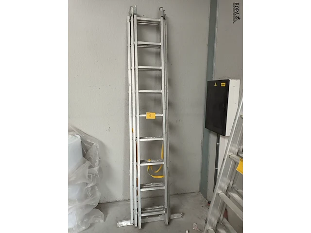 Lot 5 - uitschuifbare aluminium ladder - afbeelding 1 van  4