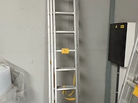 Lot 5 - uitschuifbare aluminium ladder - afbeelding 1 van  4