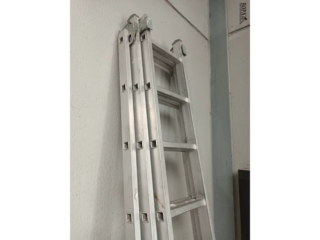 Lot 5 - uitschuifbare aluminium ladder - afbeelding 3 van  4