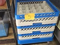 Lot 5 - vierkante glazenbakken blauw/grijs met kar - afbeelding 2 van  3