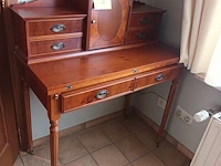 Lot 5 - vintage secretaire met inhoud