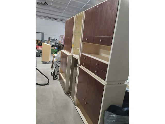 Lot 5 - vintage wandkast - afbeelding 1 van  6