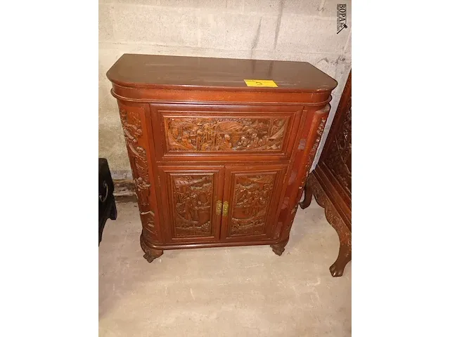 Lot 5 - volhouten chinese barkast - afbeelding 1 van  9