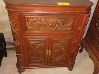 Lot 5 - volhouten chinese barkast - afbeelding 1 van  9