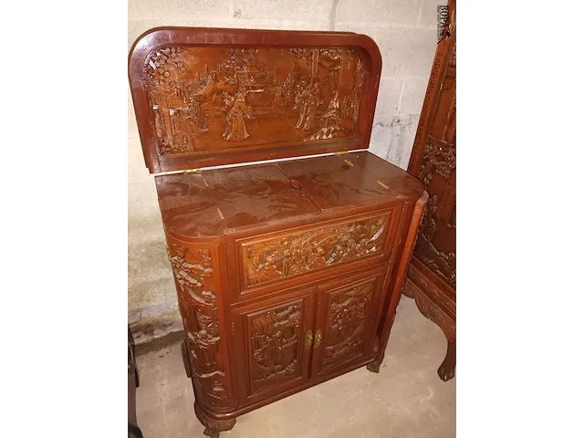 Lot 5 - volhouten chinese barkast - afbeelding 2 van  9