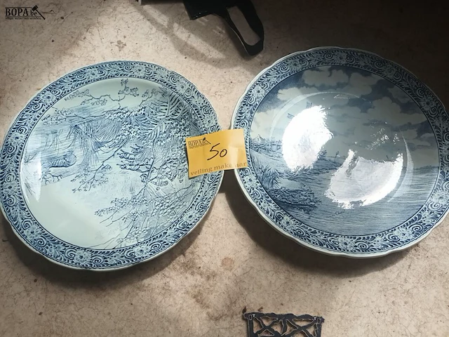 Lot 50 - hollandse delft borden. 2 stuks - afbeelding 1 van  5