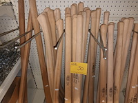 Lot 50 - houten stelen. 39 stuks - afbeelding 2 van  3