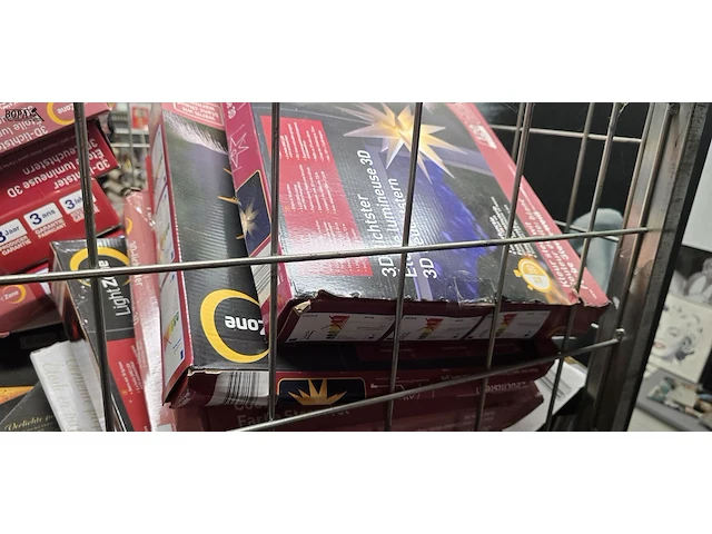 Lot 50 - inhoud rolcontainer lichtgevende kerst sterren - afbeelding 2 van  4