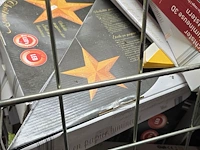 Lot 50 - inhoud rolcontainer lichtgevende kerst sterren - afbeelding 3 van  4