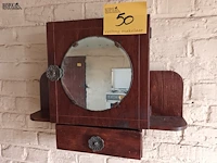 Lot 50 - kader en spiegelkastje - afbeelding 2 van  3