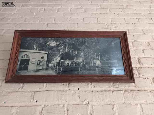 Lot 50 - kader en spiegelkastje - afbeelding 3 van  3