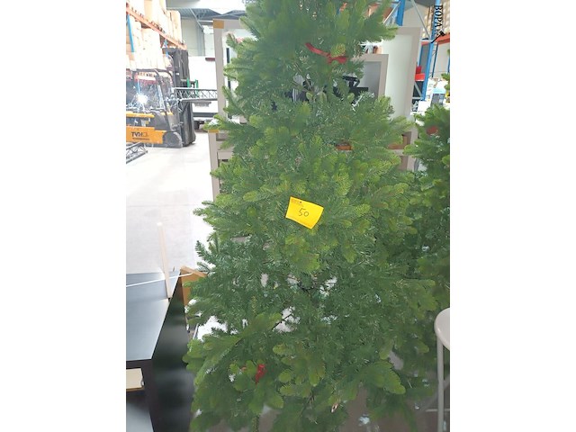 Lot 50 - kerstboom op voet - afbeelding 1 van  4