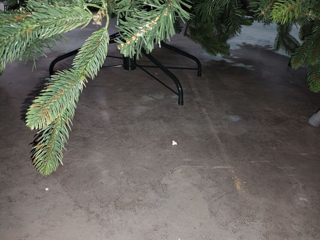 Lot 50 - kerstboom op voet - afbeelding 4 van  4