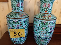 Lot 50 - koppel chinese vazen - afbeelding 1 van  5