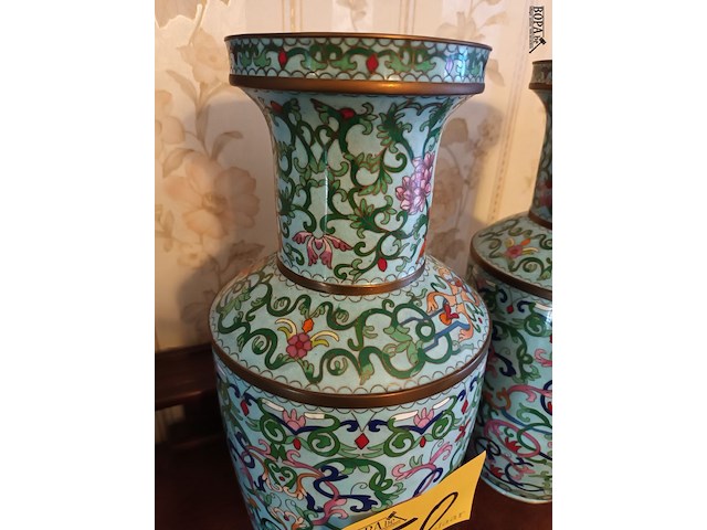 Lot 50 - koppel chinese vazen - afbeelding 4 van  5