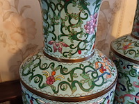 Lot 50 - koppel chinese vazen - afbeelding 4 van  5