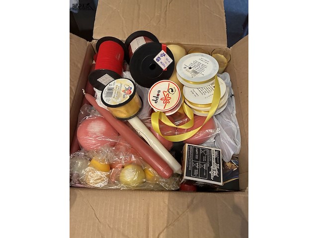 Lot 50 - lot kaarsen - inpaklint - afbeelding 2 van  4