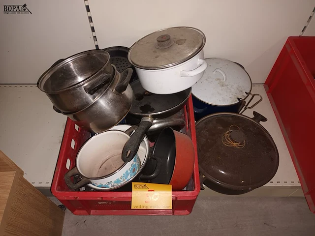 Lot 50 - lot kookpotten en pannen - afbeelding 1 van  3