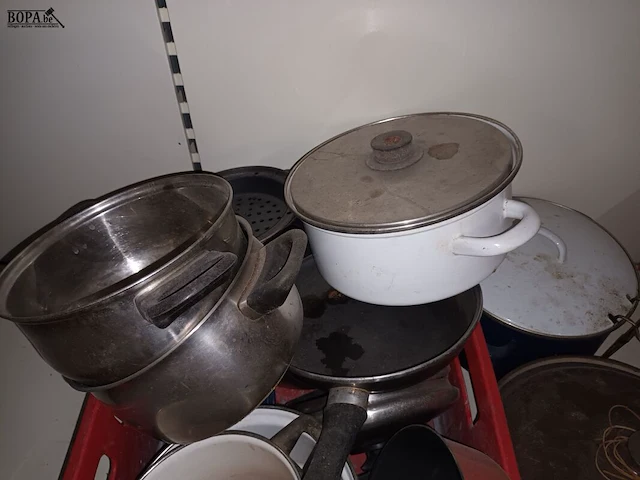 Lot 50 - lot kookpotten en pannen - afbeelding 2 van  3