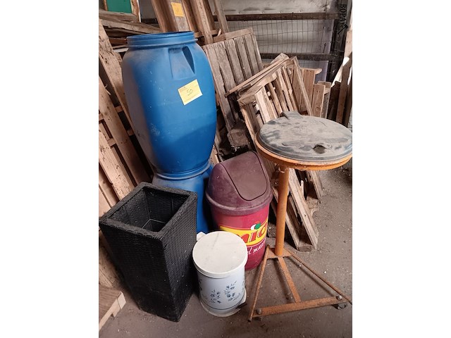 Lot 50 - lot vuilnisbakken - afbeelding 2 van  2