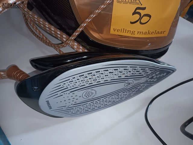 Lot 50 - stoomstrijkijzer philips - afbeelding 2 van  4