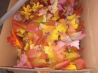 Lot 50 - valentijn- en herfstdecoratie. 3 dozen - afbeelding 2 van  4