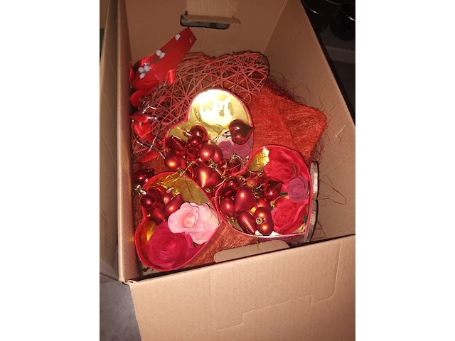 Lot 50 - valentijn- en herfstdecoratie. 3 dozen - afbeelding 4 van  4
