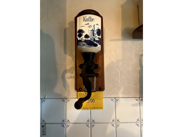 Lot 500 - koffiemolen delft om aan de muur te bevestigen - afbeelding 1 van  3