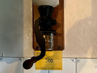 Lot 500 - koffiemolen delft om aan de muur te bevestigen - afbeelding 2 van  3