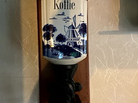 Lot 500 - koffiemolen delft om aan de muur te bevestigen - afbeelding 3 van  3
