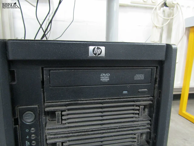 Lot 502 - pc met toebehoren - afbeelding 2 van  3