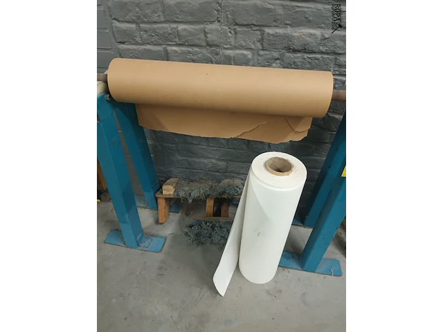 Lot 503 - papierrol houder met rollen papier - afbeelding 3 van  4