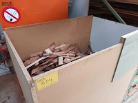 Lot 504 - bak met houtresten - afbeelding 1 van  3