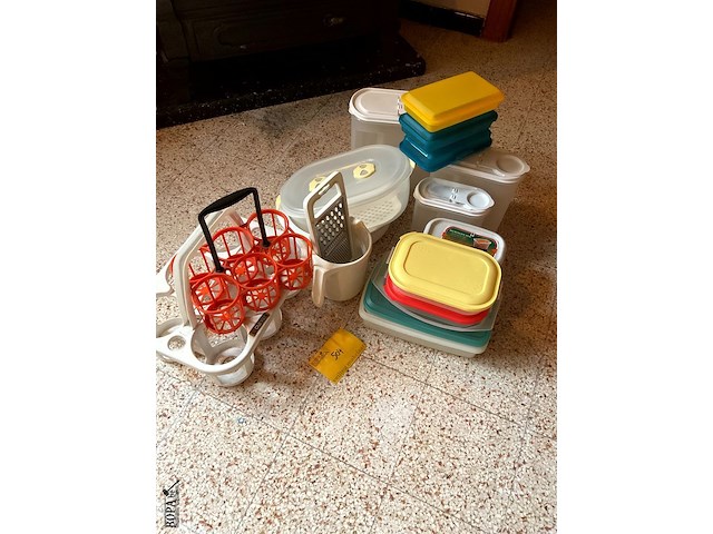 Lot 504 - set plastieken bewaardozen, 14 stuks - afbeelding 1 van  3