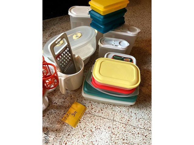 Lot 504 - set plastieken bewaardozen, 14 stuks - afbeelding 3 van  3