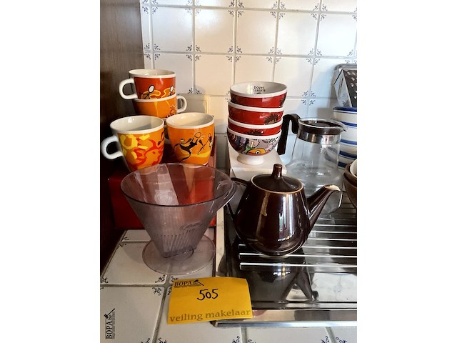 Lot 505 - tassen douwe egberts nieuw/melitta kan met filter - afbeelding 1 van  2