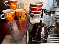 Lot 505 - tassen douwe egberts nieuw/melitta kan met filter - afbeelding 1 van  2