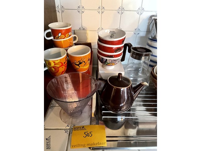 Lot 505 - tassen douwe egberts nieuw/melitta kan met filter - afbeelding 2 van  2