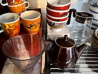 Lot 505 - tassen douwe egberts nieuw/melitta kan met filter - afbeelding 2 van  2