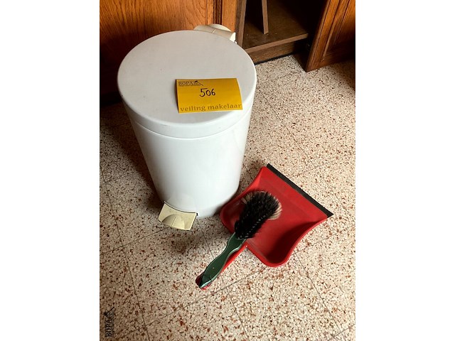 Lot 506 - brabantia afvalemmertje 12 l inhoud met stoffer en blik - afbeelding 1 van  4