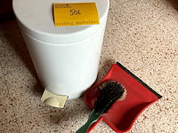 Lot 506 - brabantia afvalemmertje 12 l inhoud met stoffer en blik - afbeelding 1 van  4