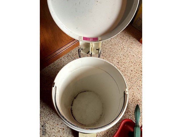 Lot 506 - brabantia afvalemmertje 12 l inhoud met stoffer en blik - afbeelding 4 van  4