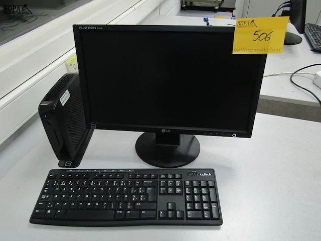 Lot 506 - pc met toebehoren - afbeelding 1 van  4