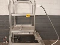 Lot 506 - platformtrap - afbeelding 1 van  4