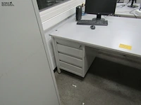 Lot 507 - metalen bureau - afbeelding 3 van  3