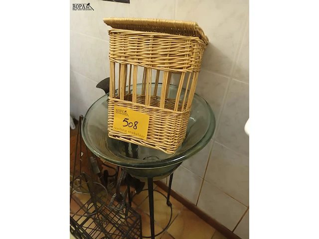 Lot 508 - smeedijzer, mand, kapelletje. 9 stuks - afbeelding 2 van  5