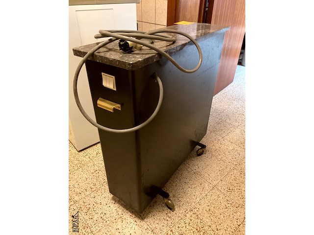 Lot 508 - verwarmingsradiator electrisch - afbeelding 5 van  5