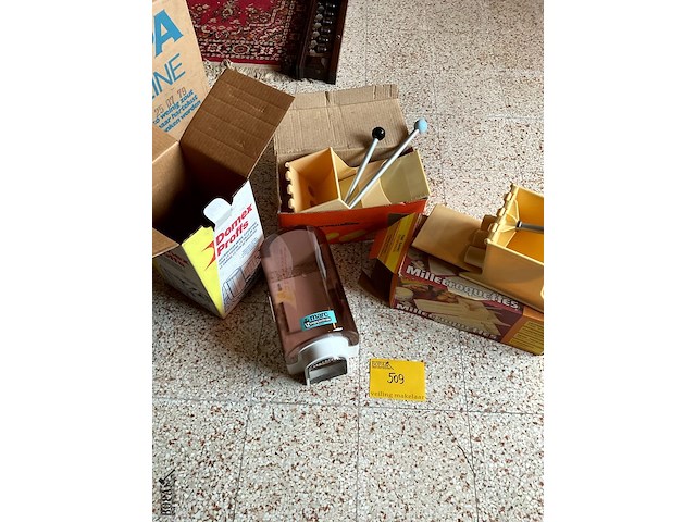 Lot 509 - toestel millecroquettes met reserve onderdelen en papierdisp - afbeelding 2 van  2