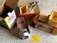 Lot 509 - toestel millecroquettes met reserve onderdelen en papierdisp - afbeelding 2 van  2