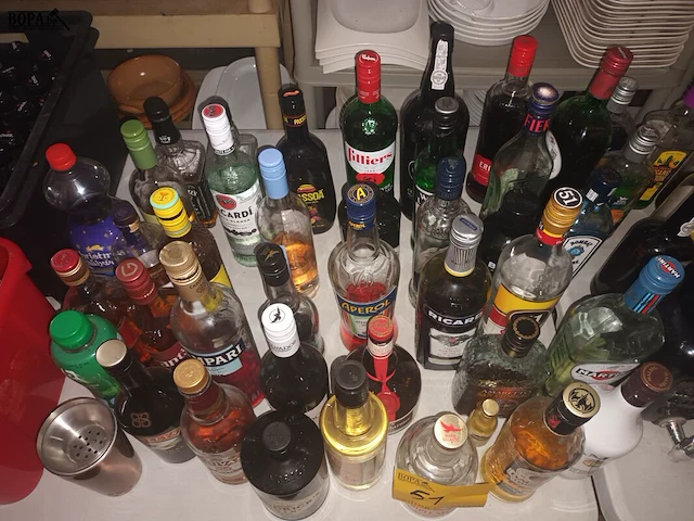 Lot 51 - aangebroken flessen alcoholische drank - afbeelding 2 van  3